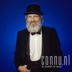 15-02-1988 Pierre Kartner at studio Amsterdam Photo: Govert de Roos/Connu

[keywords]Posed, Eyecontact, Half Length[/keywords]